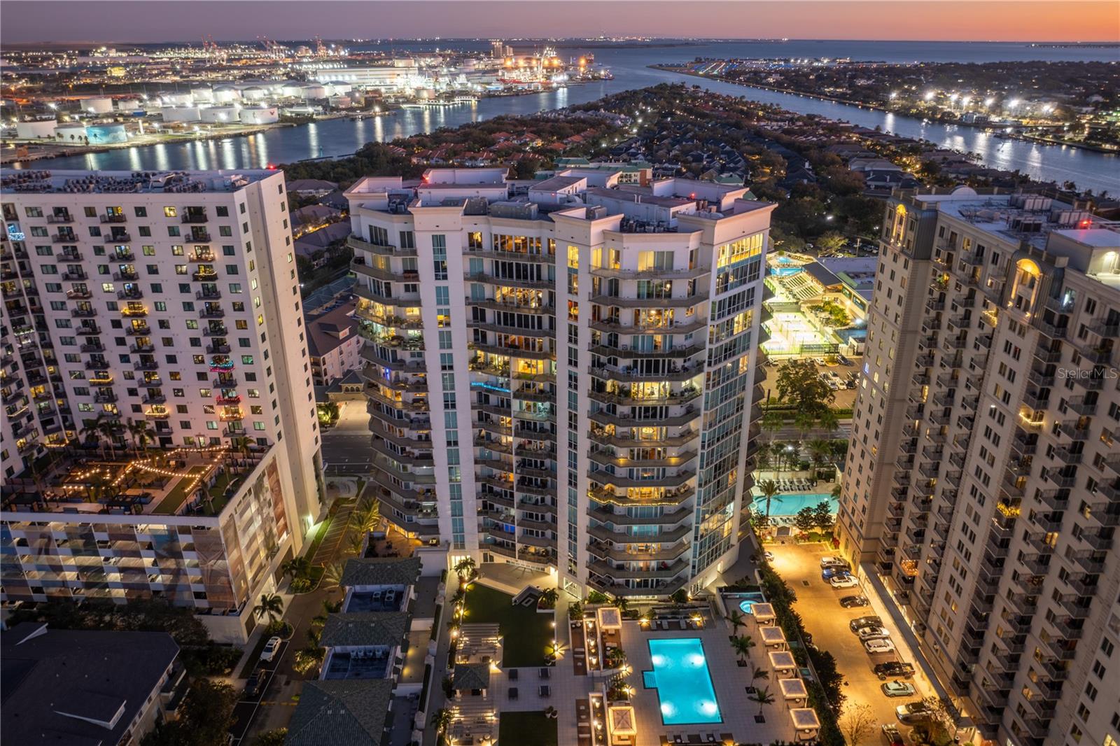Photo of 450 KNIGHTS RUN AVENUE, TAMPA, FL 33602