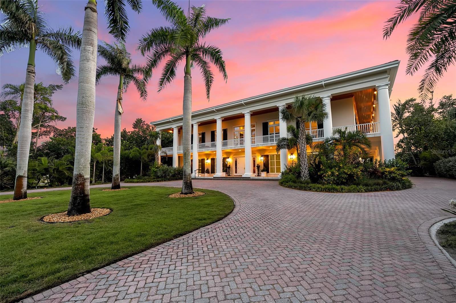 Photo of 8132 SANDERLING ROAD, SARASOTA, FL 34242