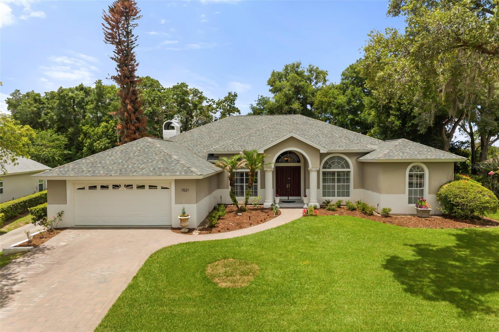 Photo of 1521 EDGEWATER DRIVE, MOUNT DORA, FL 32757
