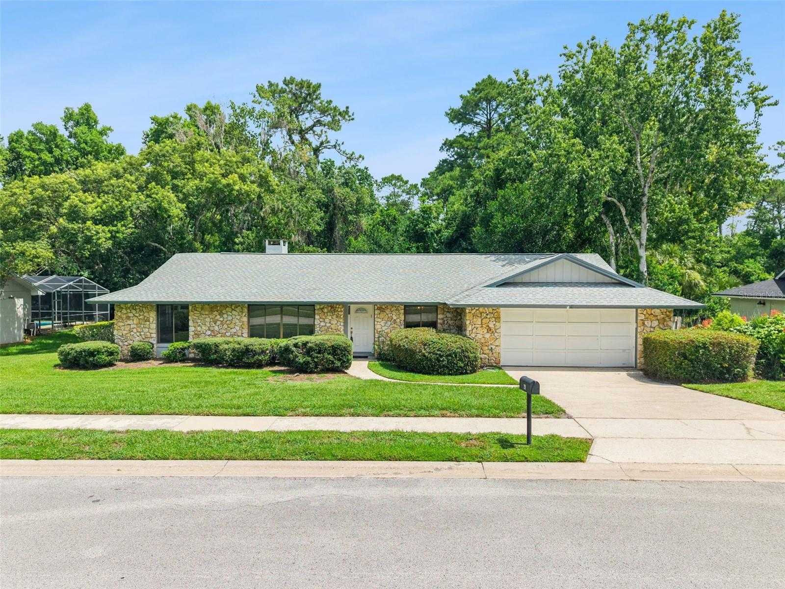 Photo of 211 HICKORY DRIVE, LONGWOOD, FL 32779