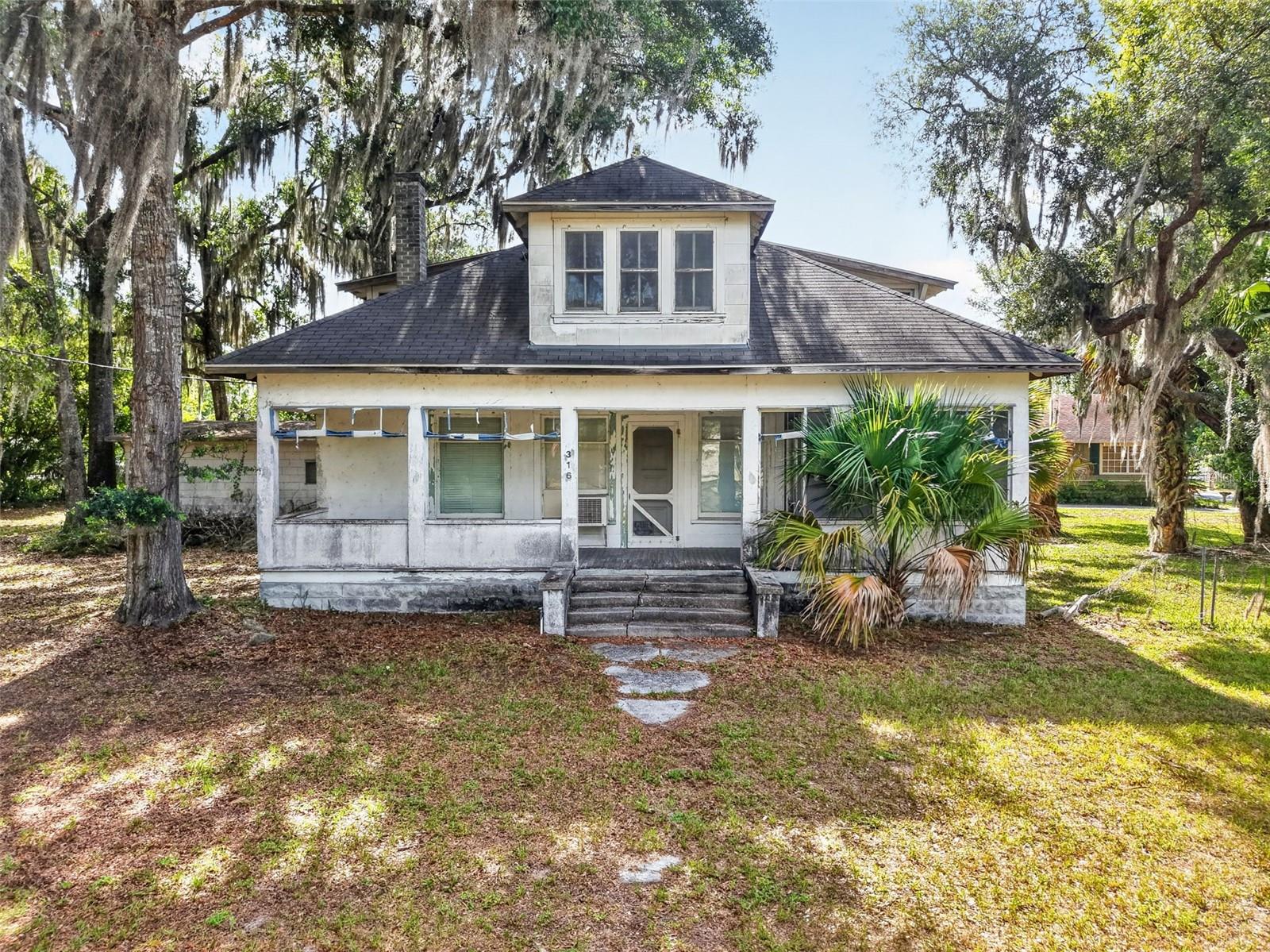 Photo of 316 N HIGHLAND STREET, MOUNT DORA, FL 32757