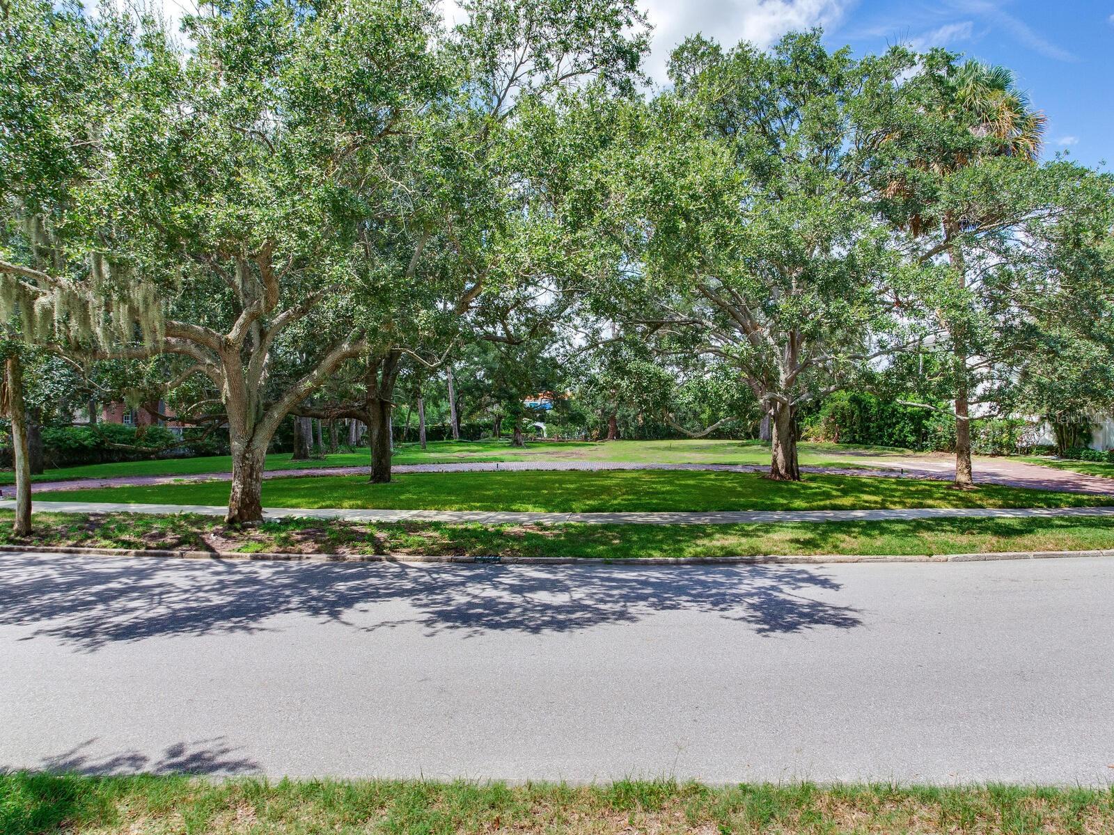 Photo of 5001 S SHORE CREST CIRCLE, TAMPA, FL 33609