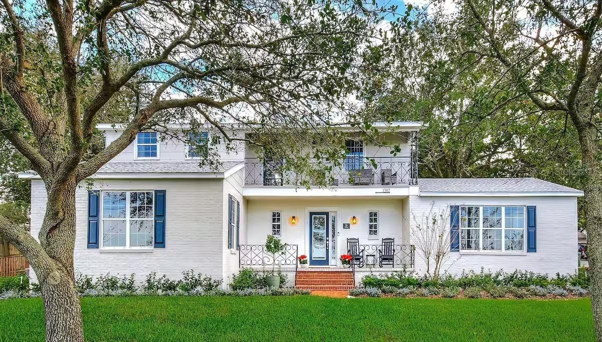 Photo of 1302 LAKE ELBERT DR SE, WINTER HAVEN, FL 33880