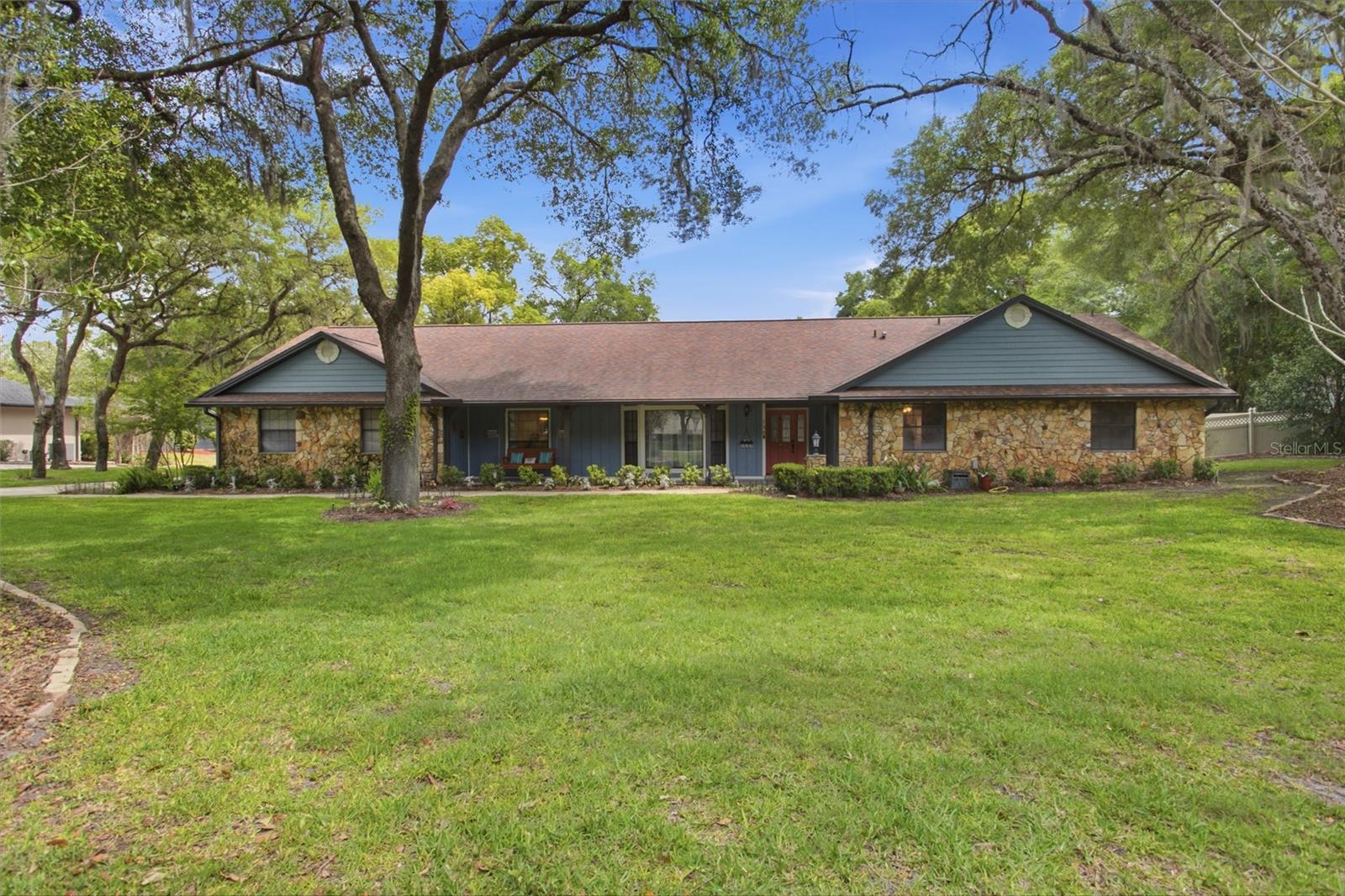 Photo of 128 W GREENTREE LANE, LAKE MARY, FL 32746