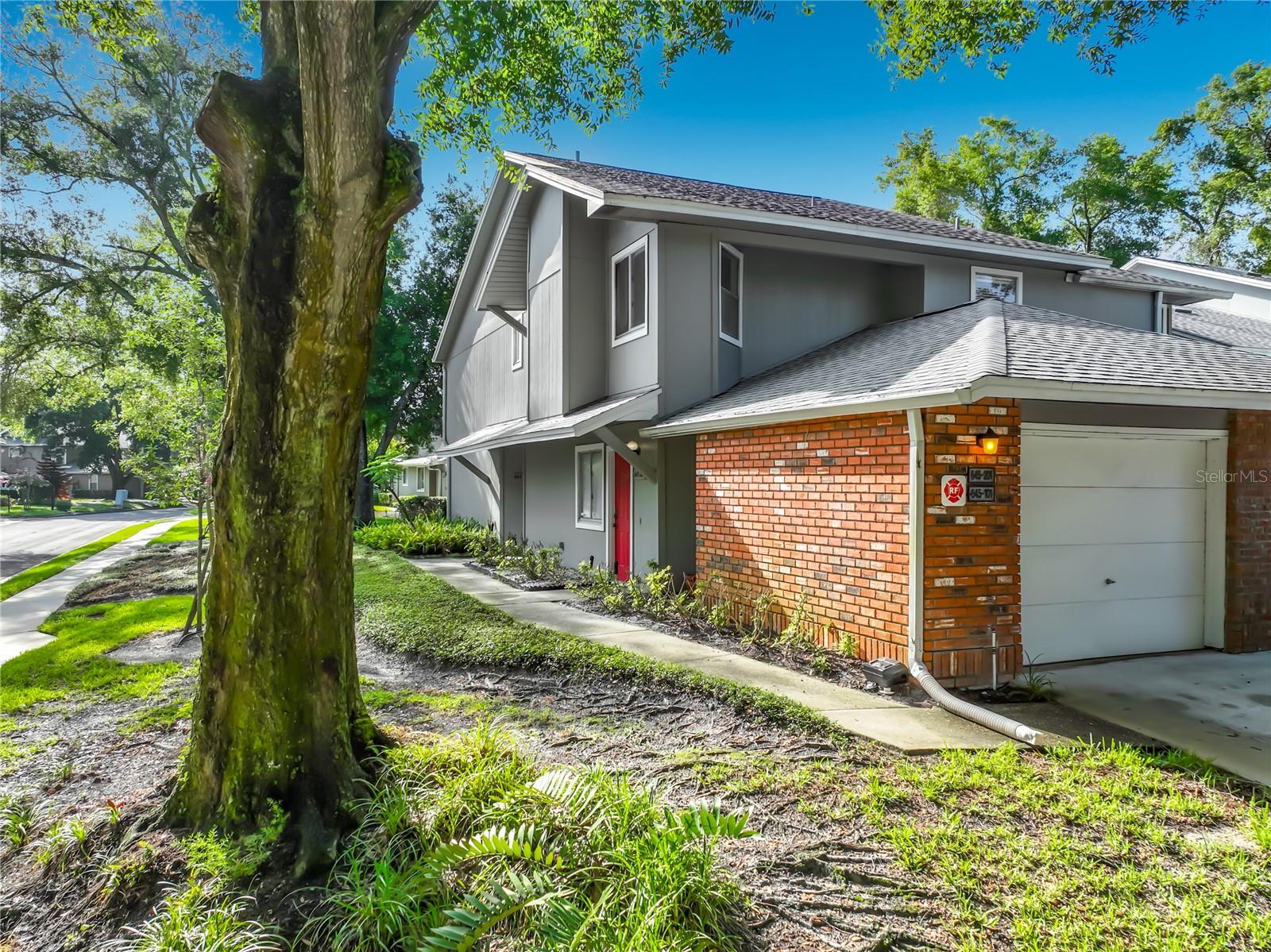 Photo of 645 LAUREL OAK LANE, ALTAMONTE SPRINGS, FL 32701