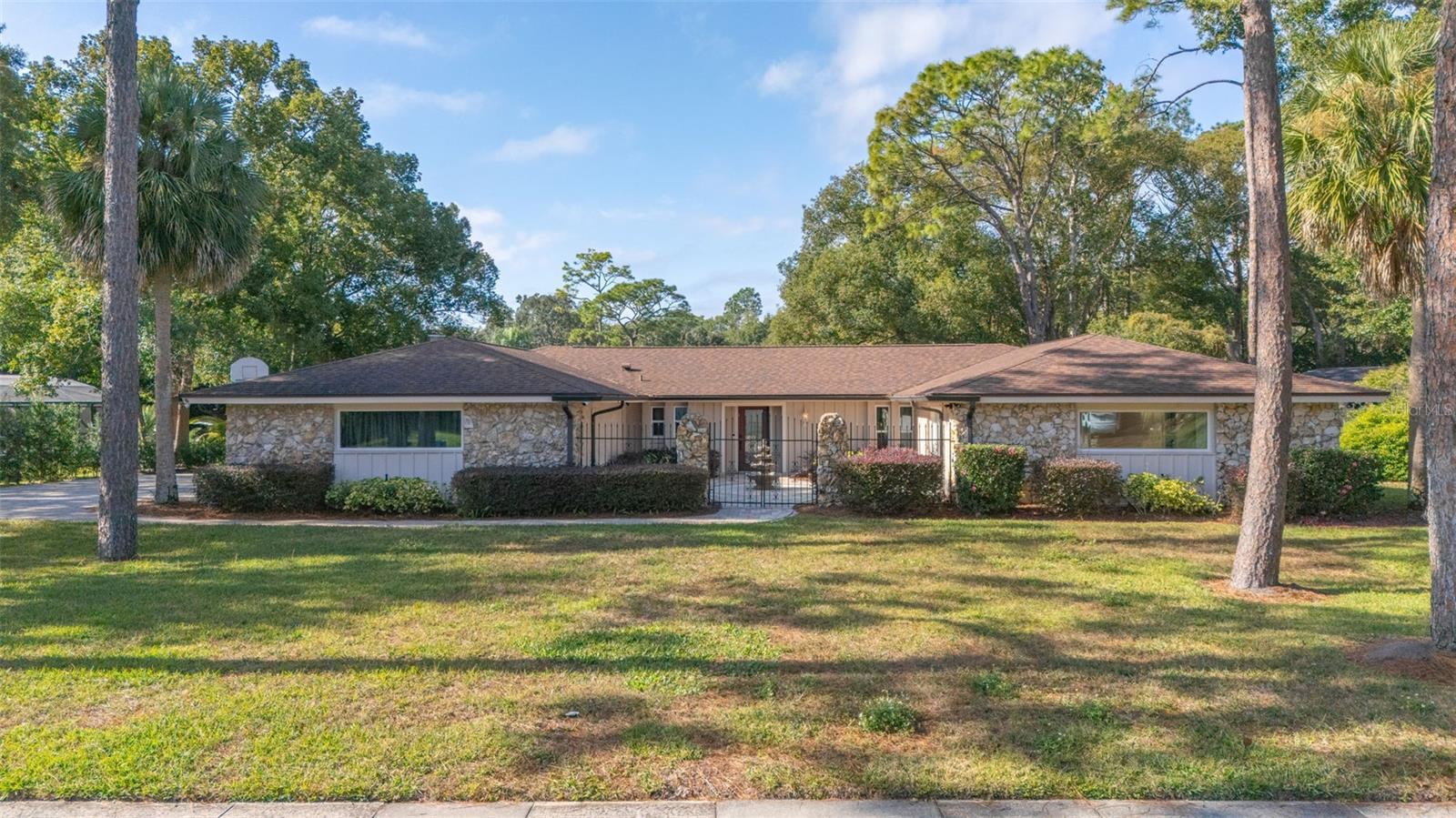 Photo of 204 BLUE LAKE DRIVE, LONGWOOD, FL 32779
