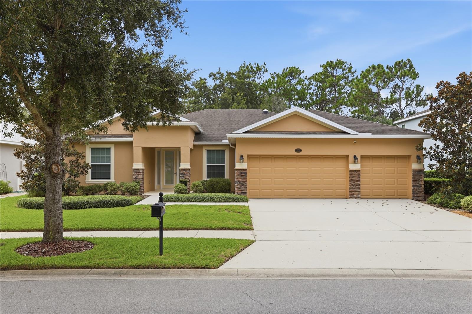 Photo of 308 W VICTORIA TRAILS BOULEVARD, DELAND, FL 32724