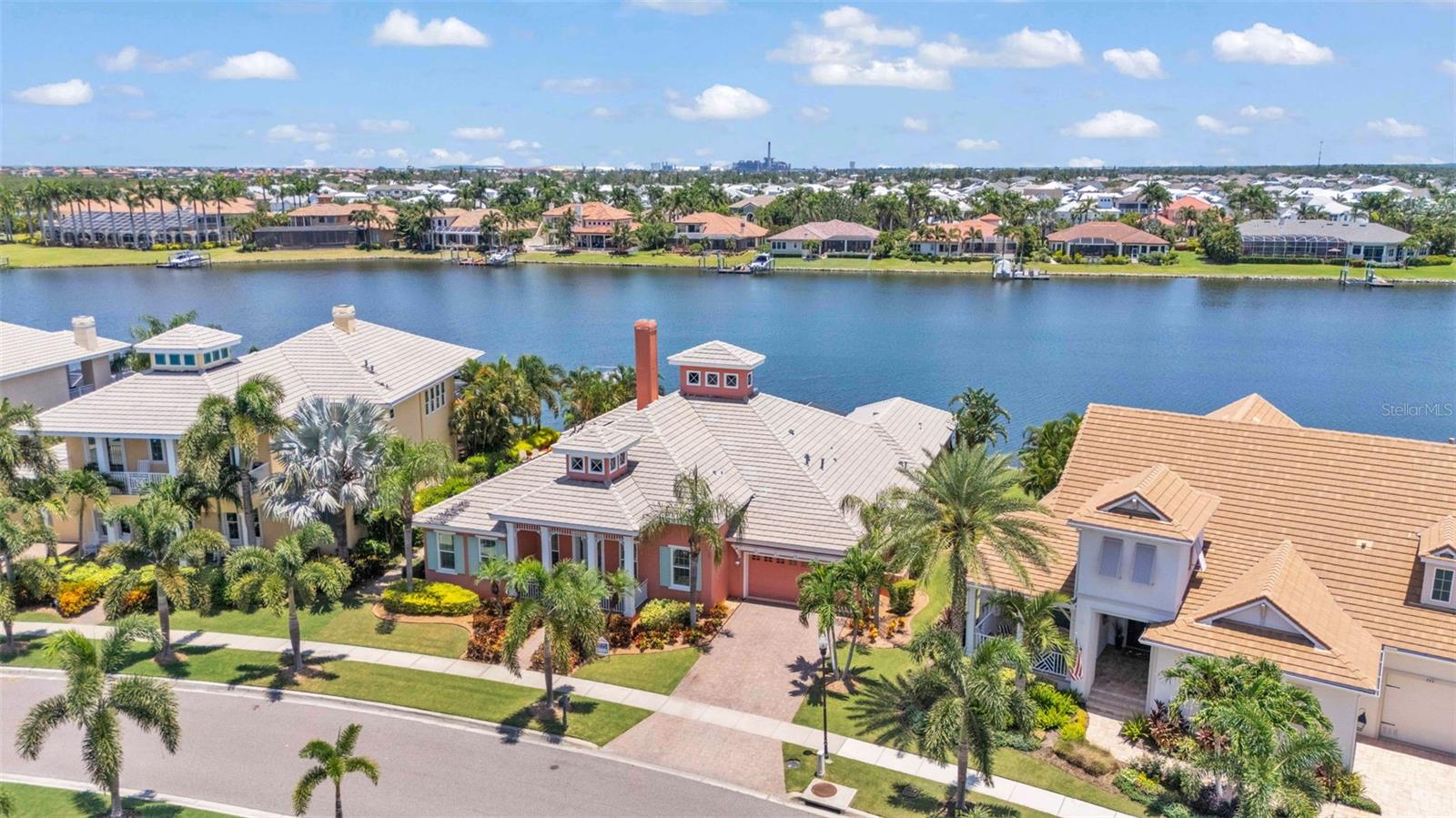 Photo of 729 MANNS HARBOR DRIVE, APOLLO BEACH, FL 33572
