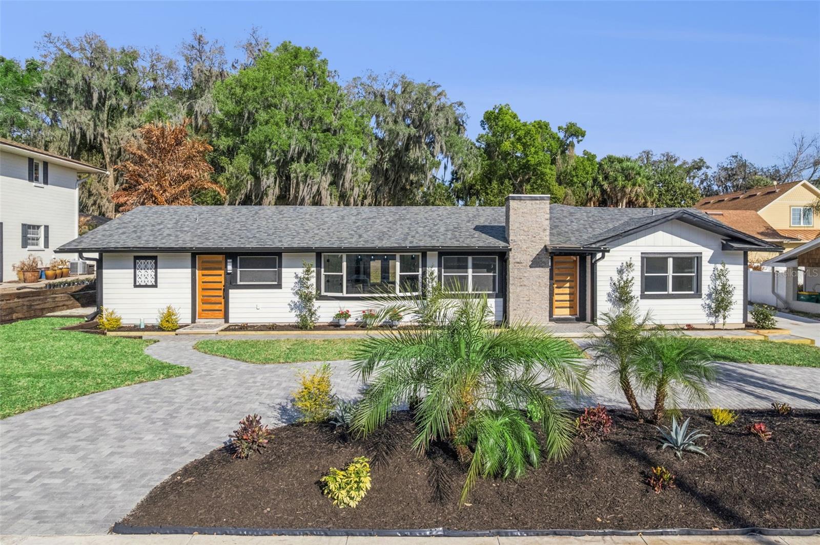 Photo of 118 N GRANDVIEW STREET, MOUNT DORA, FL 32757