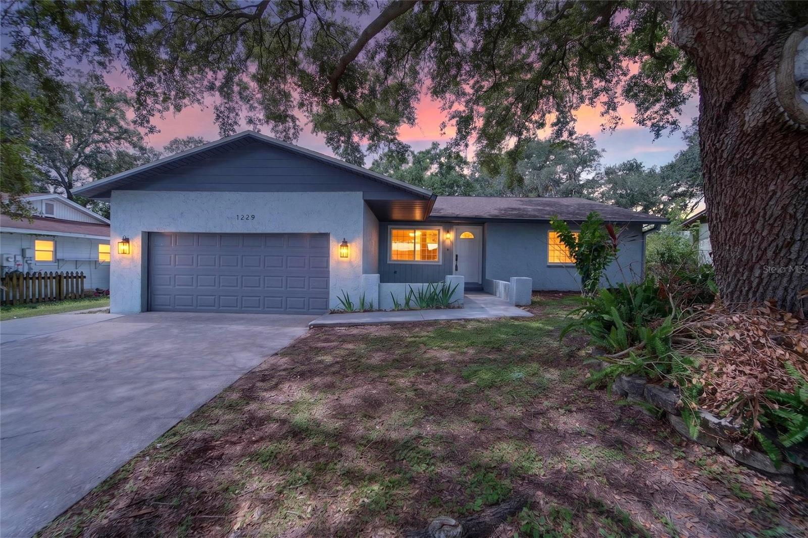 Photo of 1229 OAK VALLEY DRIVE, SEFFNER, FL 33584