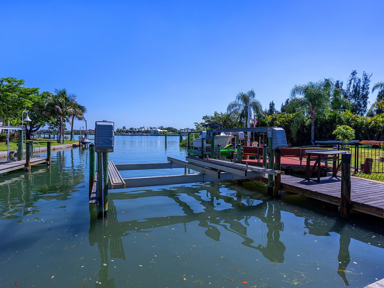 Photo of 396 BAYSHORE DRIVE, VENICE, FL 34285
