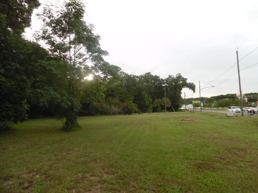 Photo of 642 S ORANGE BLOSSOM TRAIL, APOPKA, FL 32703
