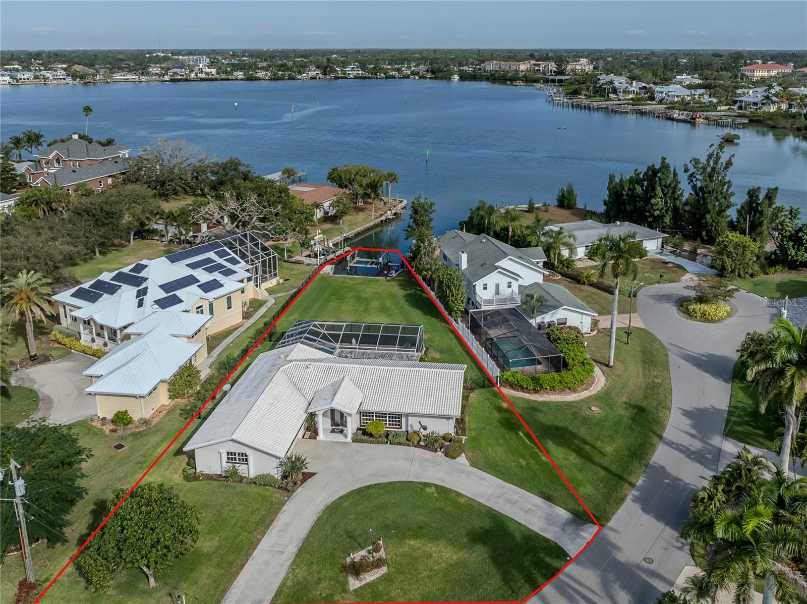 Photo of 396 BAYSHORE DRIVE, VENICE, FL 34285