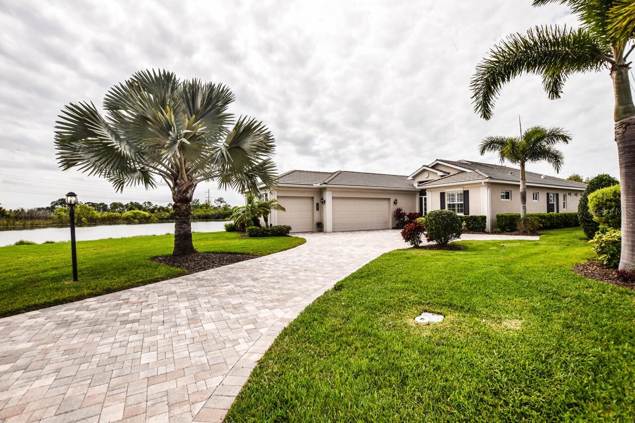 Photo of 1580 LANCASHIRE DRIVE, VENICE, FL 34293