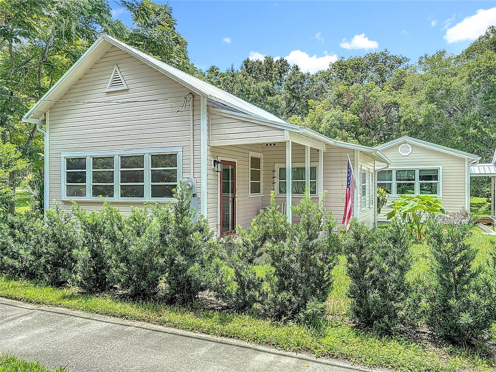 Photo of 128 N LAKEVIEW DRIVE, LAKE HELEN, FL 32744