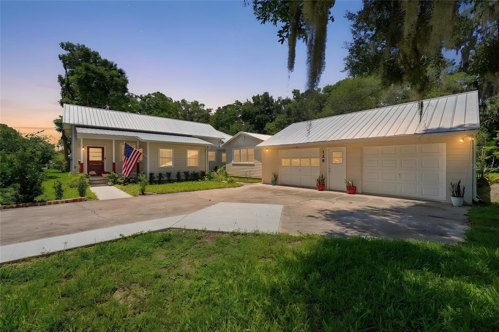 Photo of 128 N LAKEVIEW DRIVE, LAKE HELEN, FL 32744