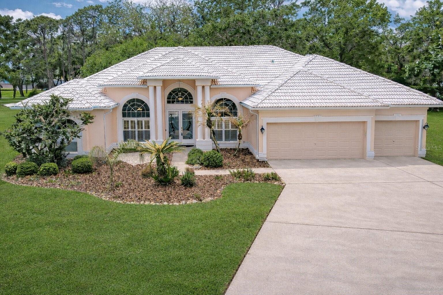 Photo of 5201 LAUREL POINTE DRIVE, VALRICO, FL 33594