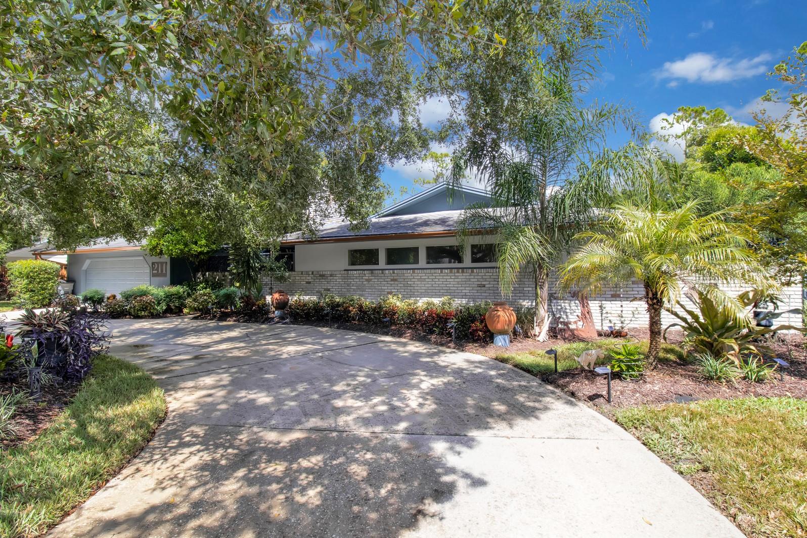 Photo of 211 ROYAL OAKS CIRCLE, LONGWOOD, FL 32779
