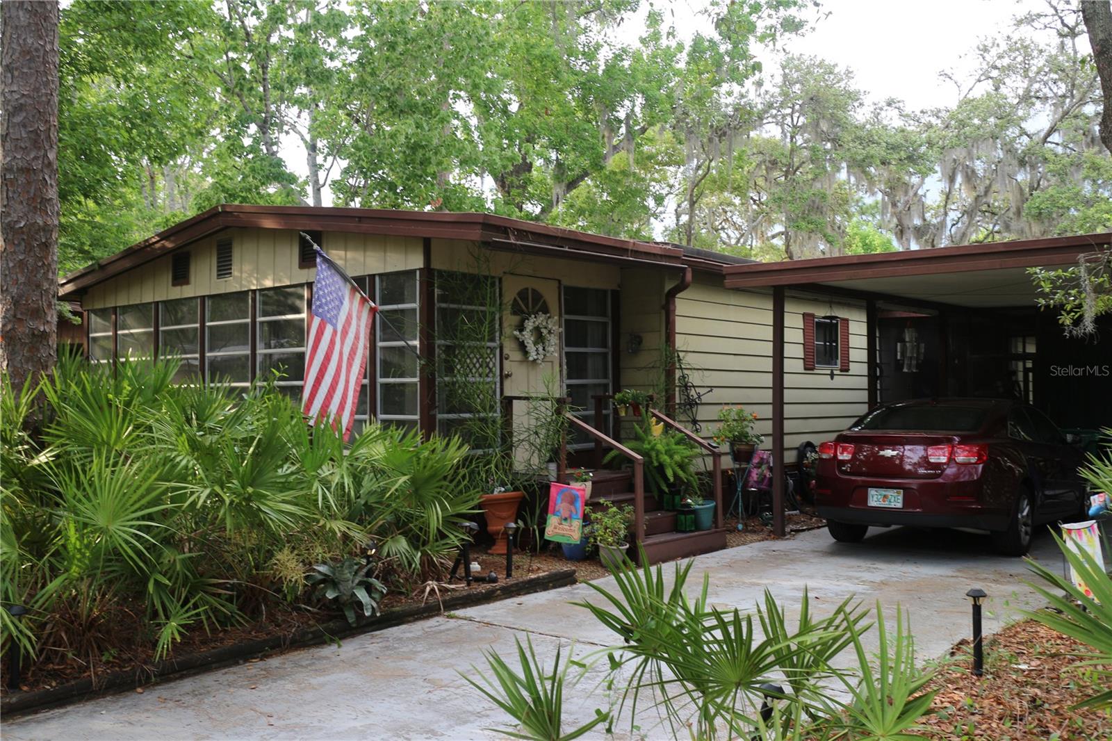 Photo of 518 W PLANTATION BOULEVARD, LAKE MARY, FL 32746