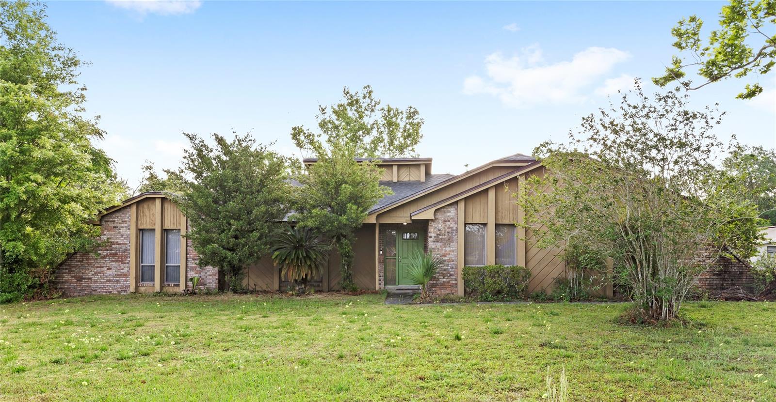 Photo of 1229 E CROWN POINT ROAD, OCOEE, FL 34761