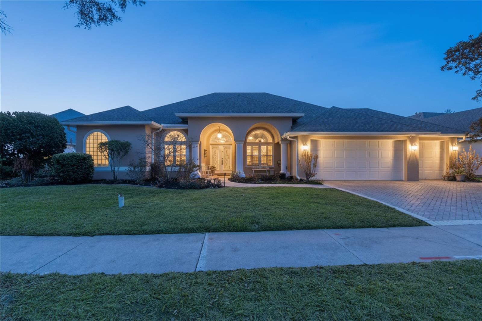 Photo of 1500 EDGEWATER DRIVE, MOUNT DORA, FL 32757