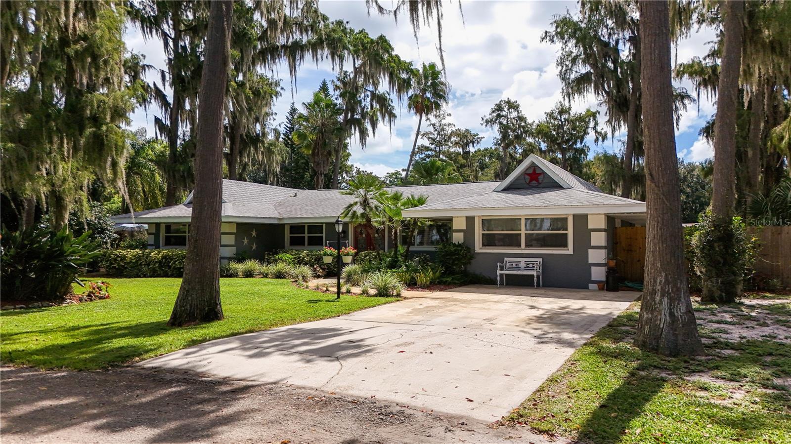 Photo of 11418 CYPRESS DRIVE, CLERMONT, FL 34711