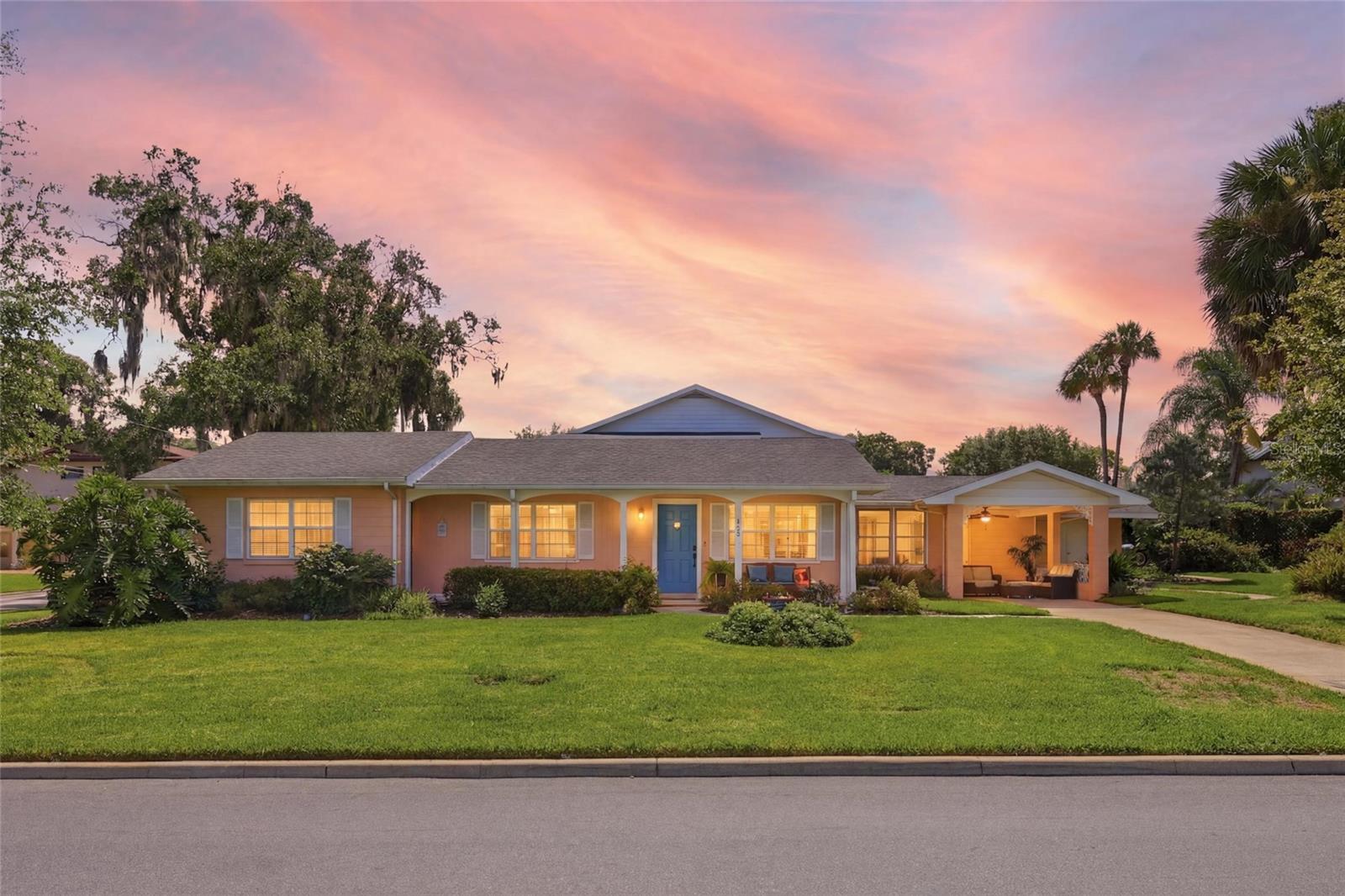 Photo of 936 N BAKER STREET, MOUNT DORA, FL 32757