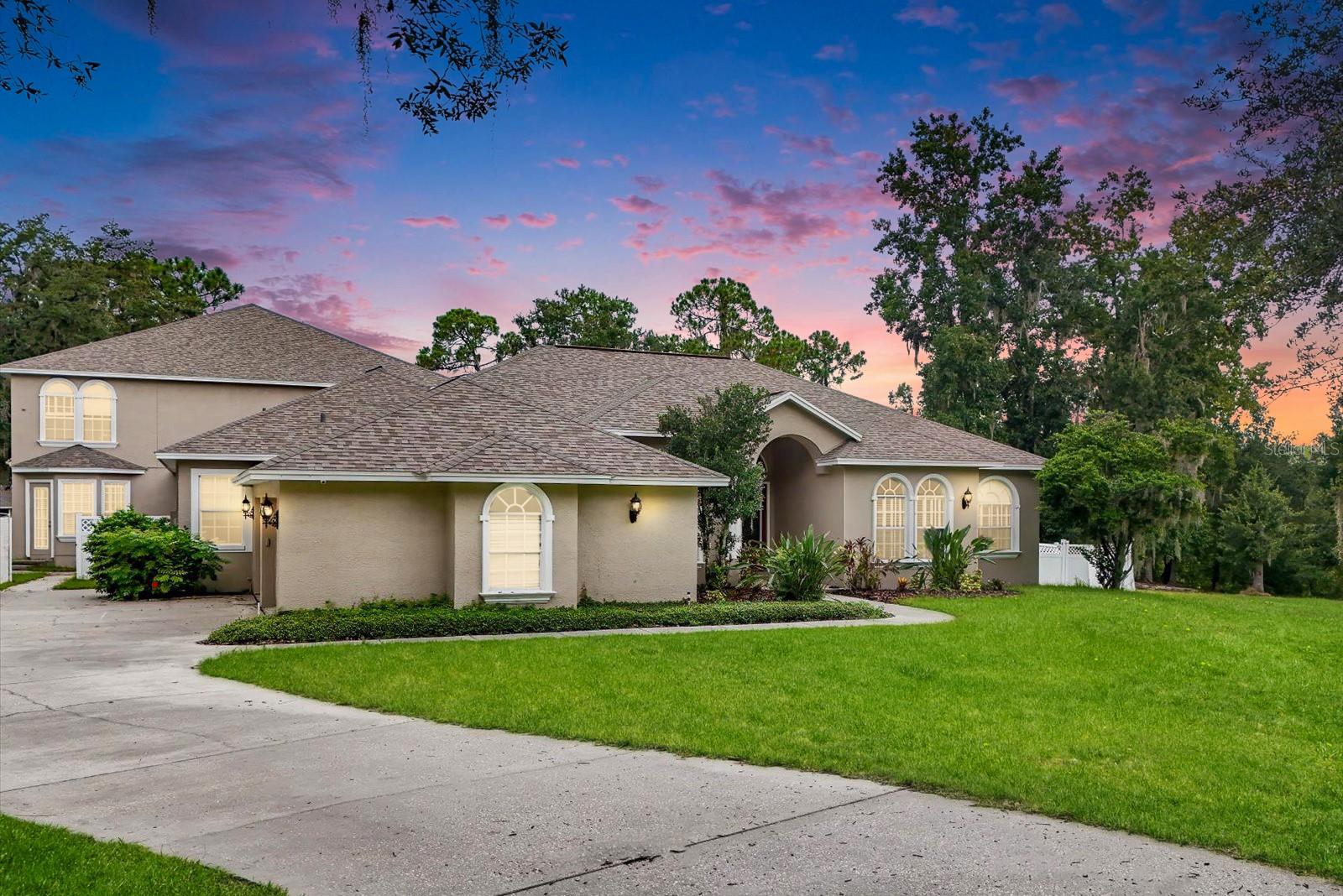 Photo of 11505 HERON HILLS LANE, RIVERVIEW, FL 33569