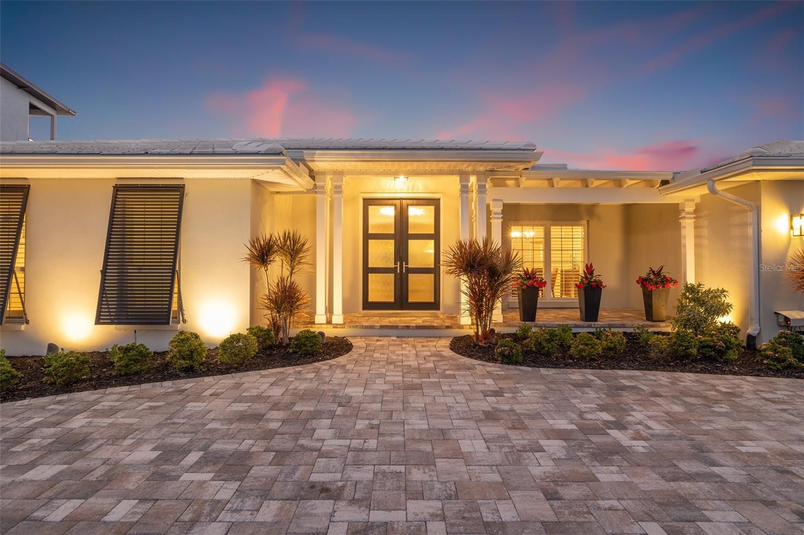 Photo of 935 EDEN ISLE DRIVE NE, ST PETERSBURG, FL 33704