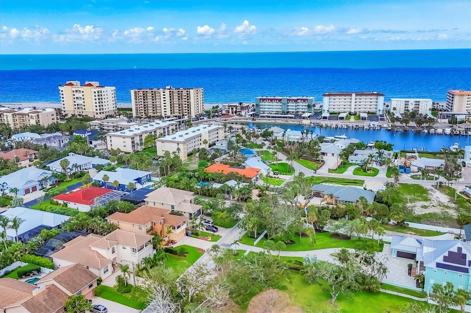 Photo of 811 LAGUNA DRIVE, VENICE, FL 34285