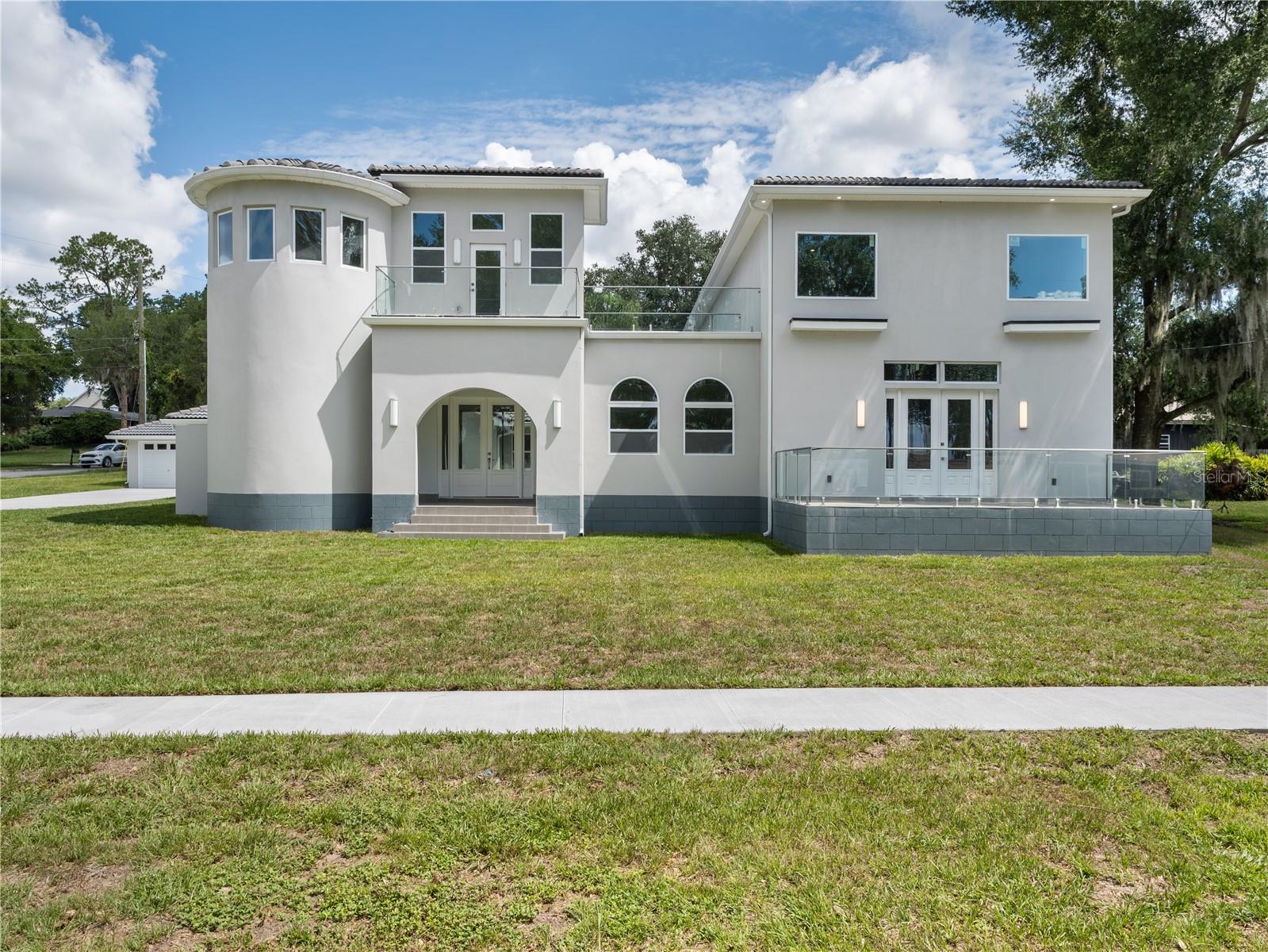 Photo of 1190 W LAKESHORE DRIVE, CLERMONT, FL 34711