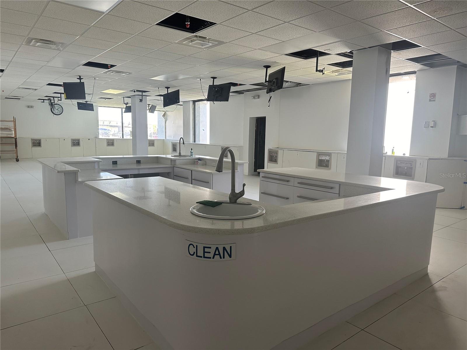 Photo of 798 N SEMORAN BOULEVARD, ORLANDO, FL 32807