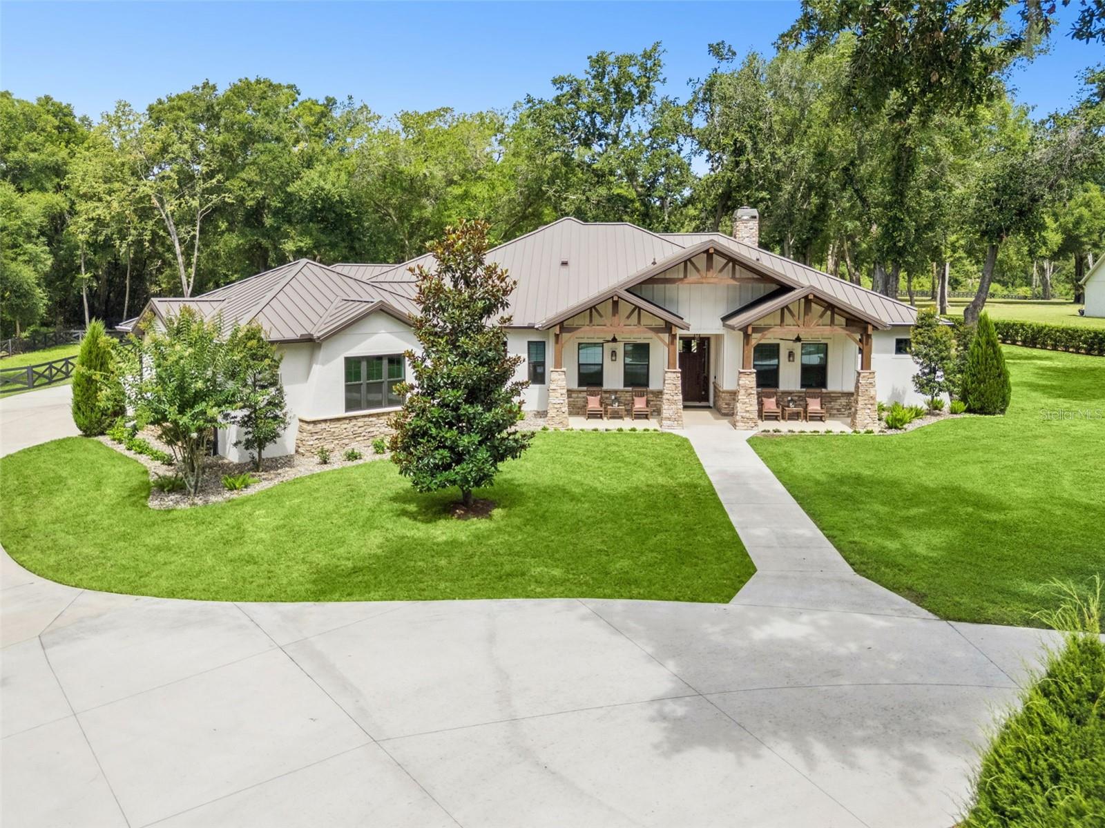 Photo of 20401 WOLF SPRINGS COURT, CLERMONT, FL 34715