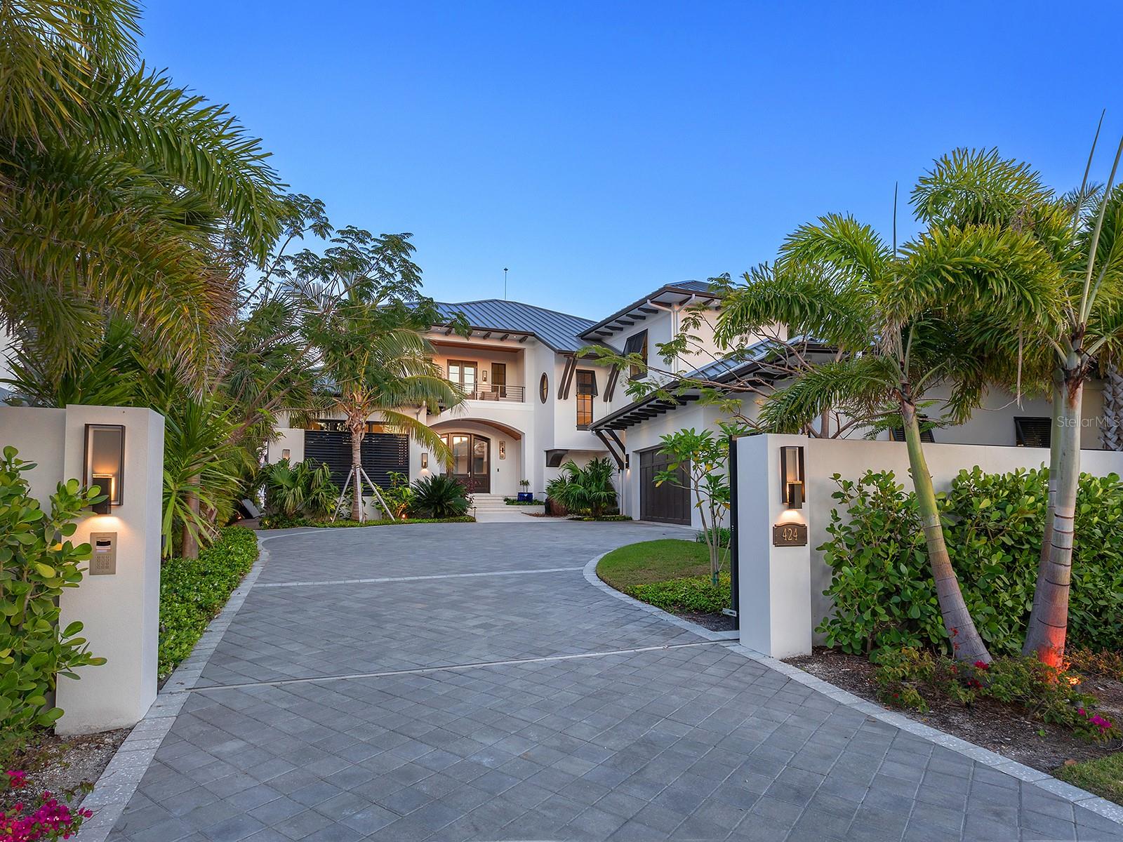 Photo of 424 BOWDOIN CIRCLE, SARASOTA, FL 34236