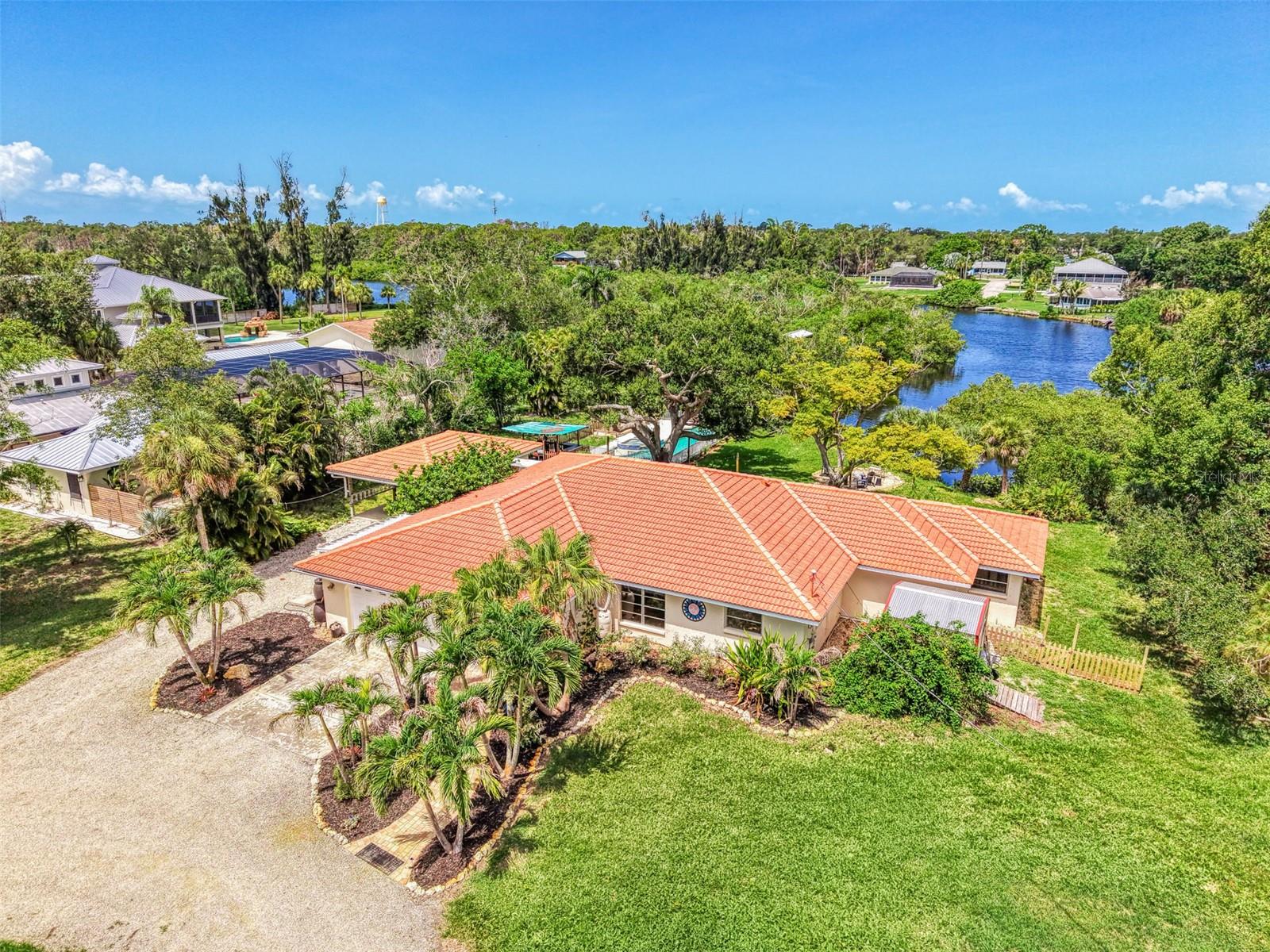 Photo of 140 S OXFORD DRIVE, ENGLEWOOD, FL 34223