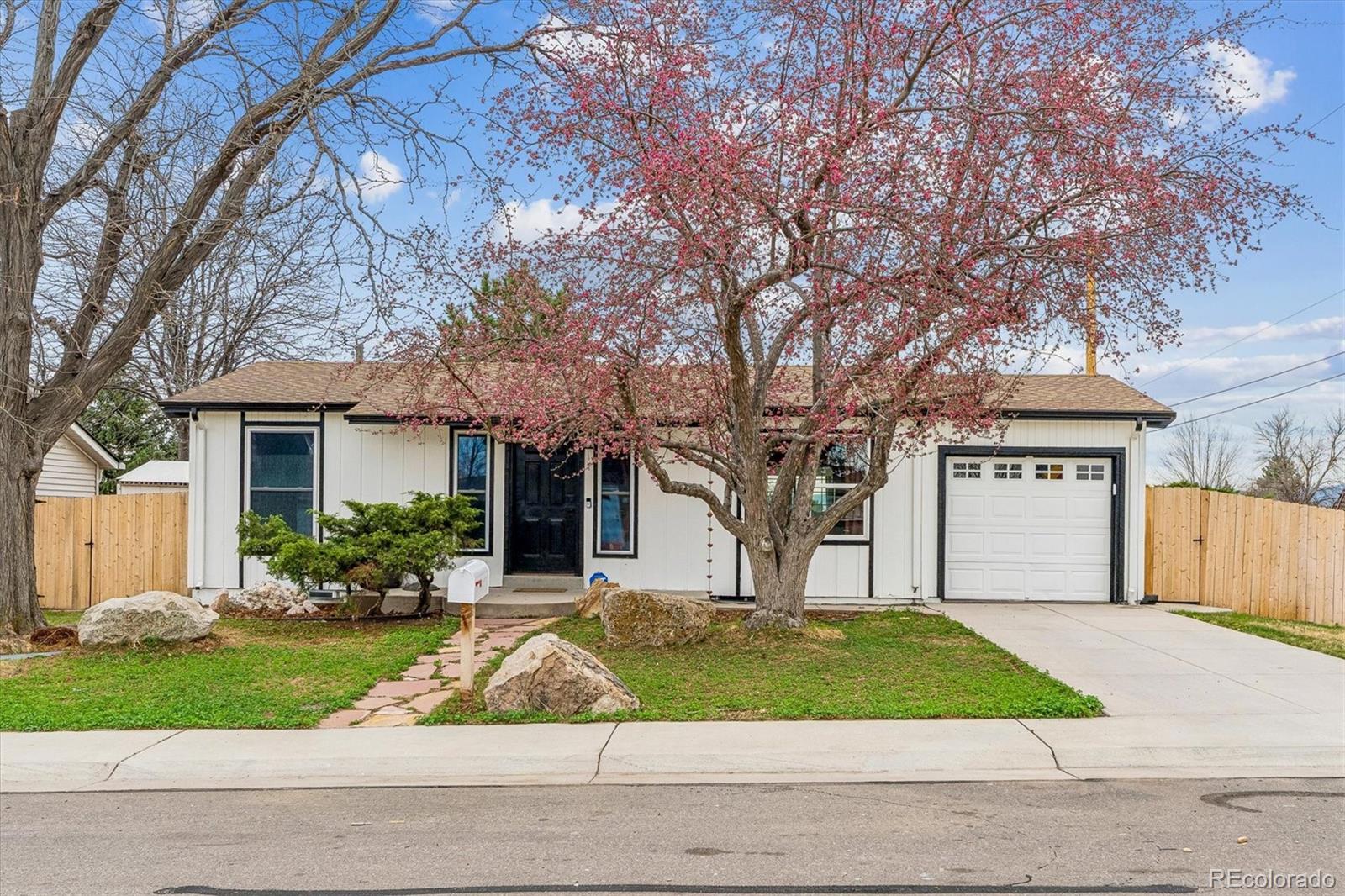 Photo of 3550 W Mountain Road, Englewood, CO 80110
