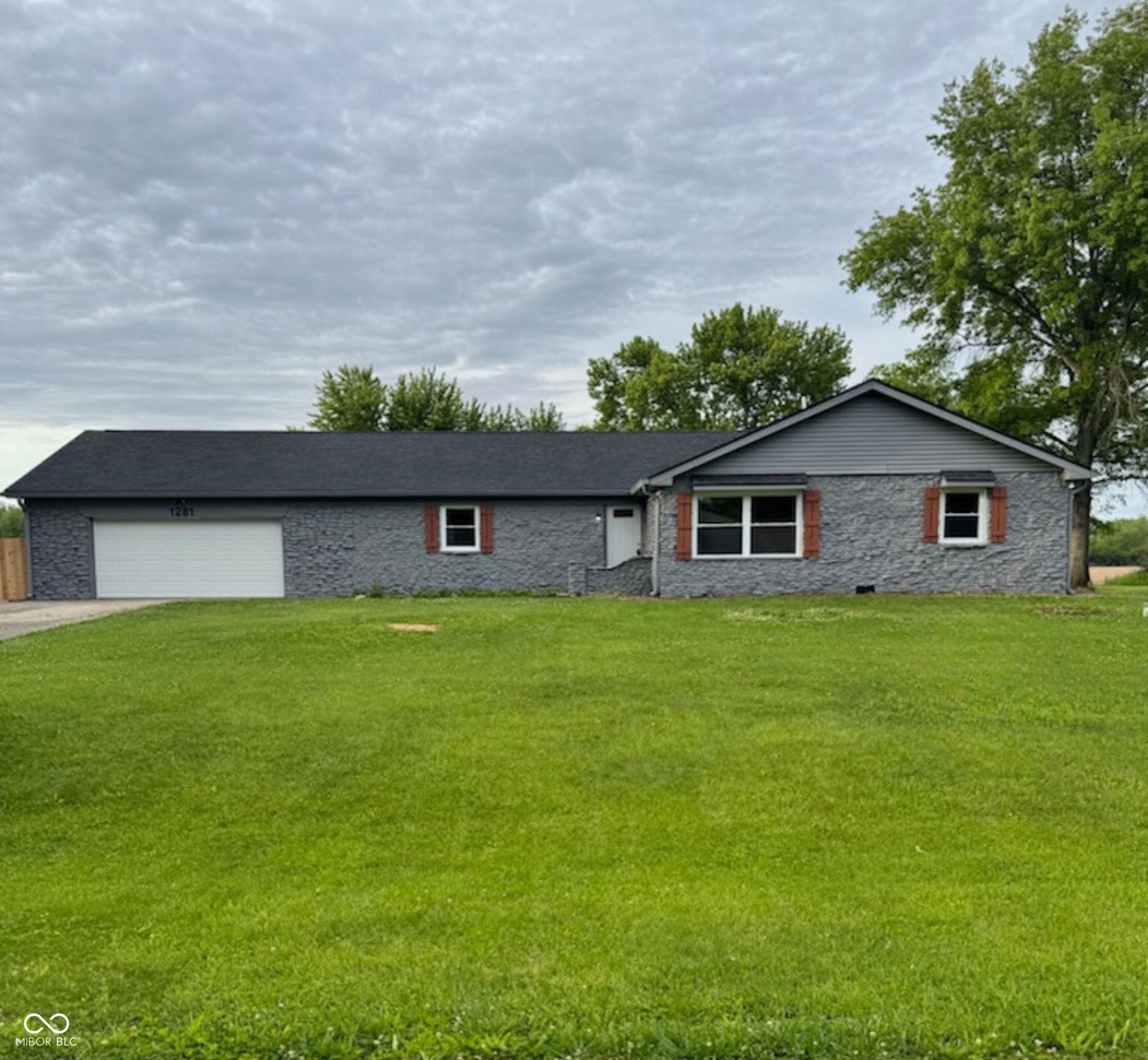 Photo of 1281 Fox Trail Drive E, New Palestine, IN 46163