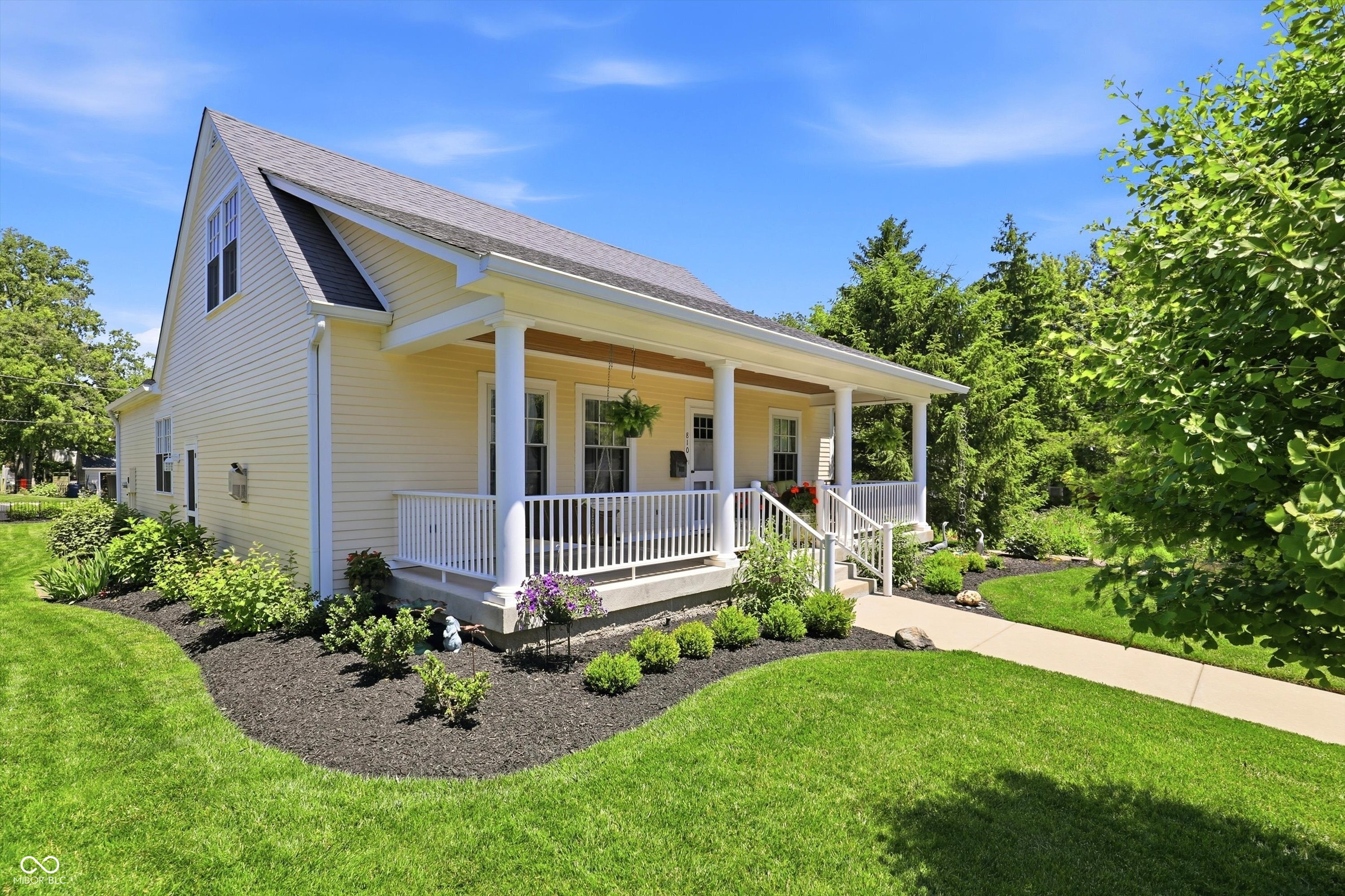 Photo of 810 W Pine Street, Zionsville, IN 46077