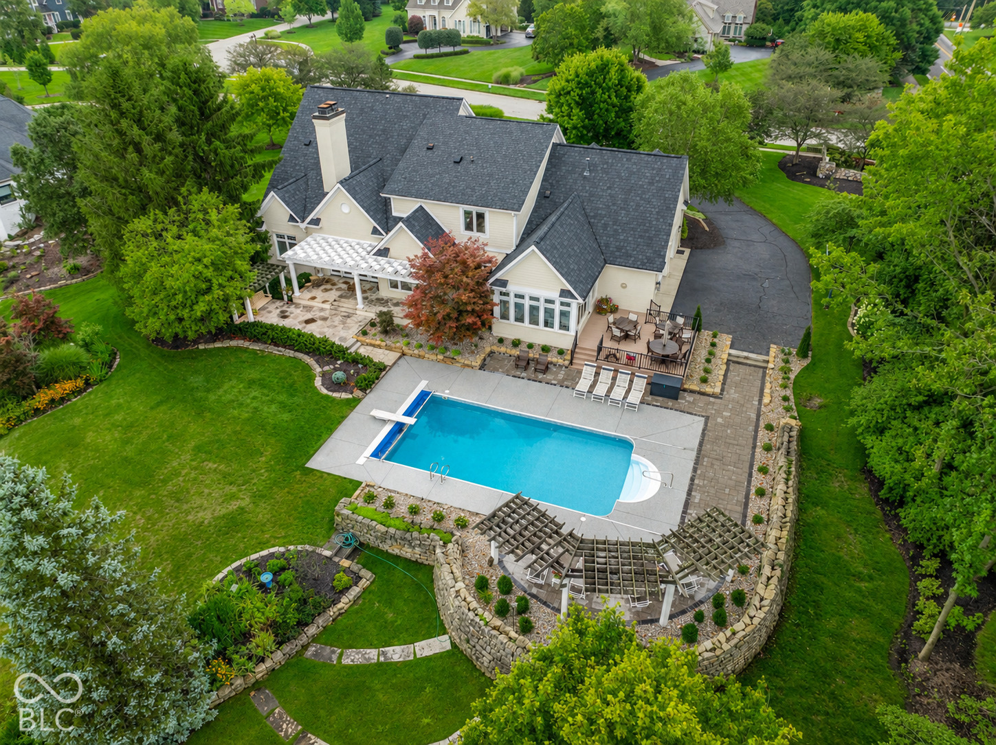 Photo of 2 Stone Wall Lane, Zionsville, IN 46077