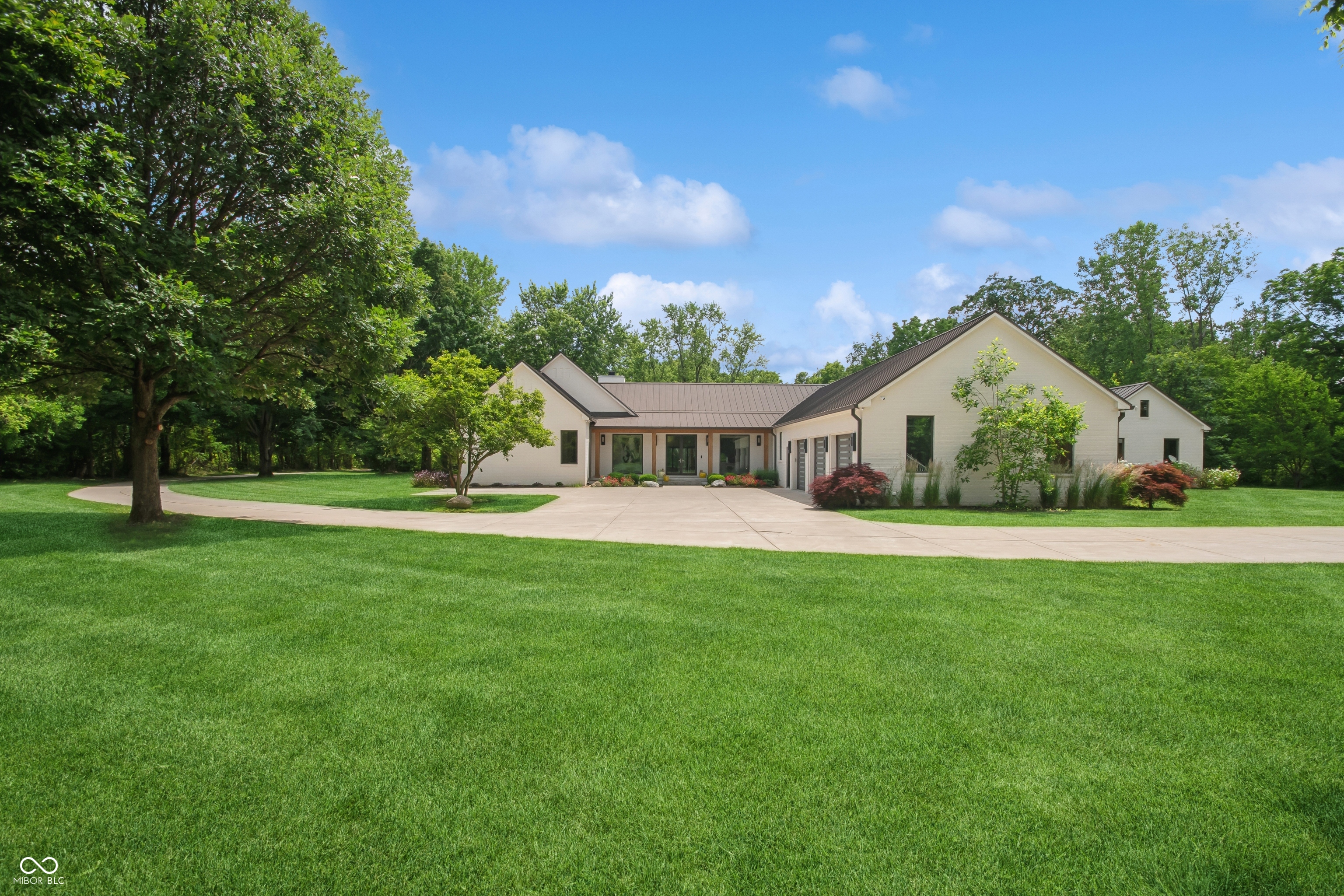 Photo of 6115 Stonegate Run, Zionsville, IN 46077