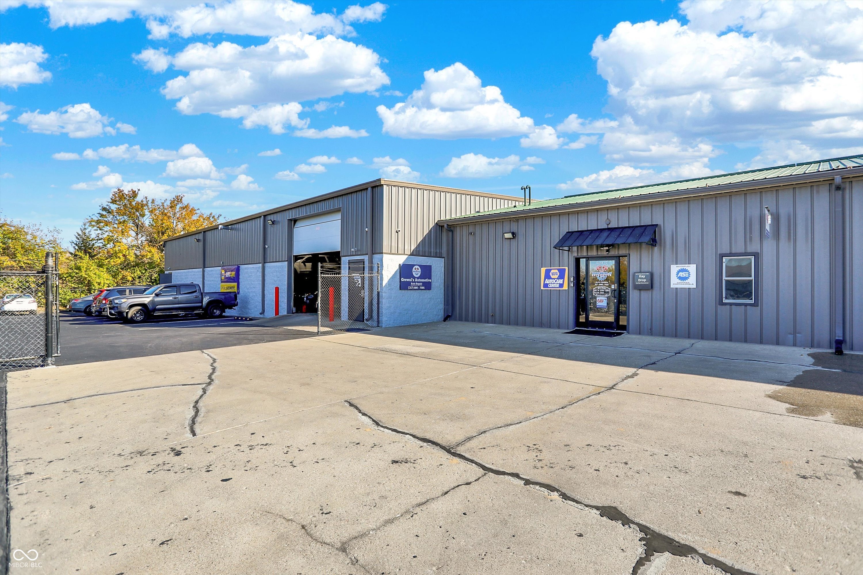 Photo of 5210 Commerce Circle, Indianapolis, IN 46237