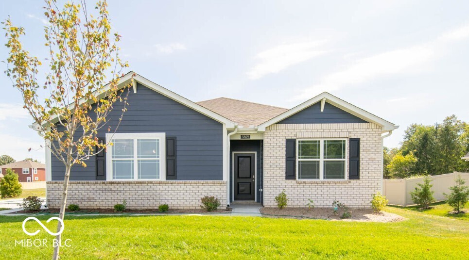 Photo of 3809 S Woodfield Drive, New Palestine, IN 46163