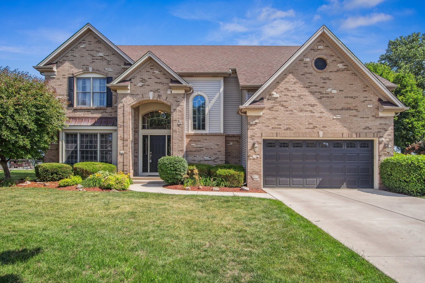 Photo of 570 Mallard Point Drive, North Aurora, IL 60542