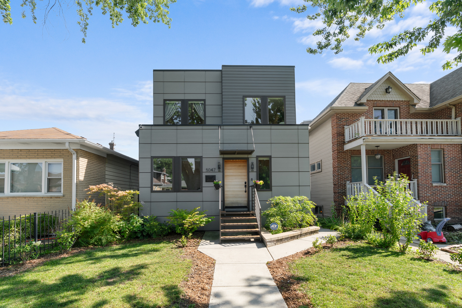 Photo of 5047 W Winnemac Avenue, Chicago, IL 60630