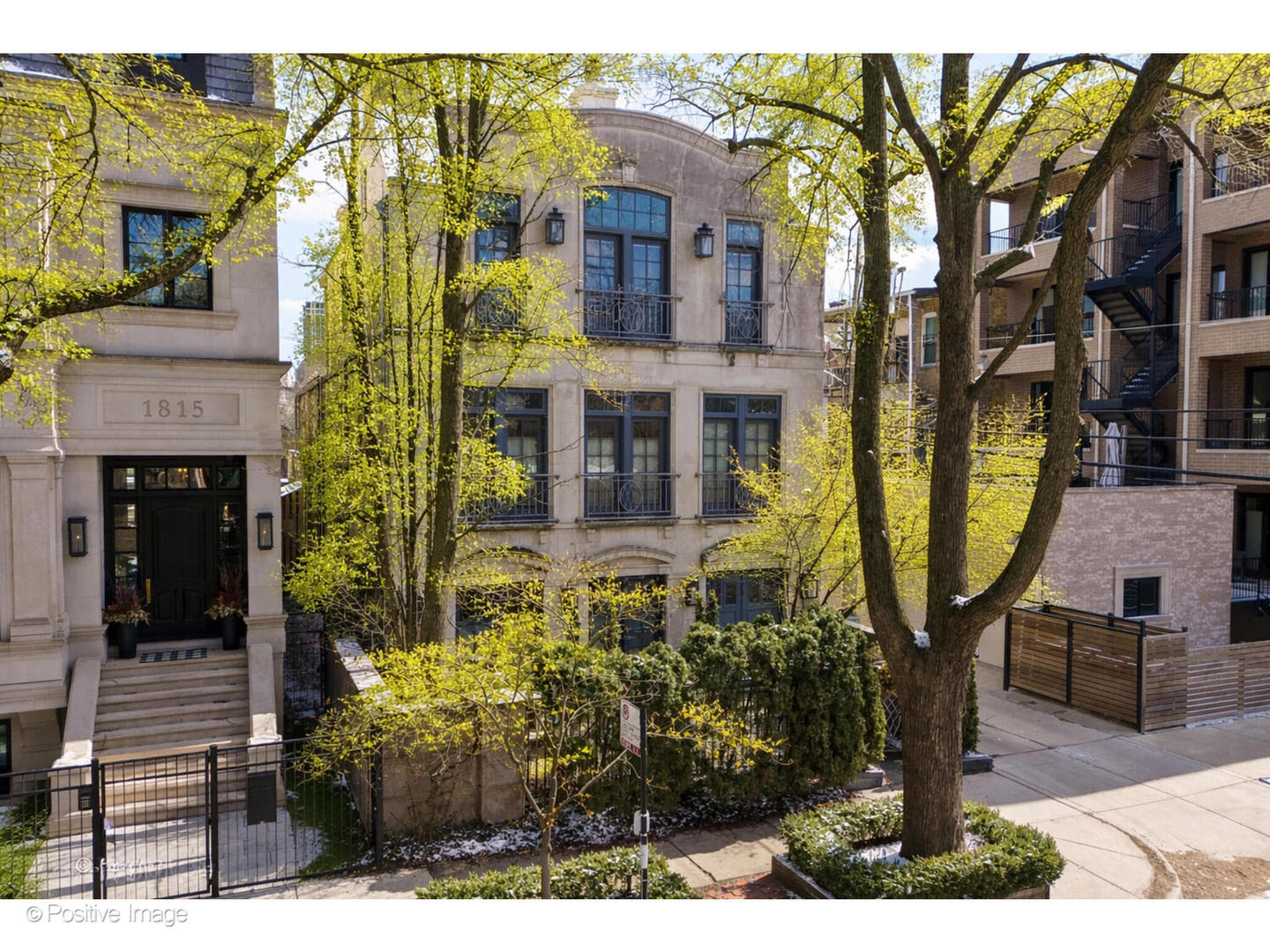 Photo of 1811 N Howe Street, Chicago, IL 60614