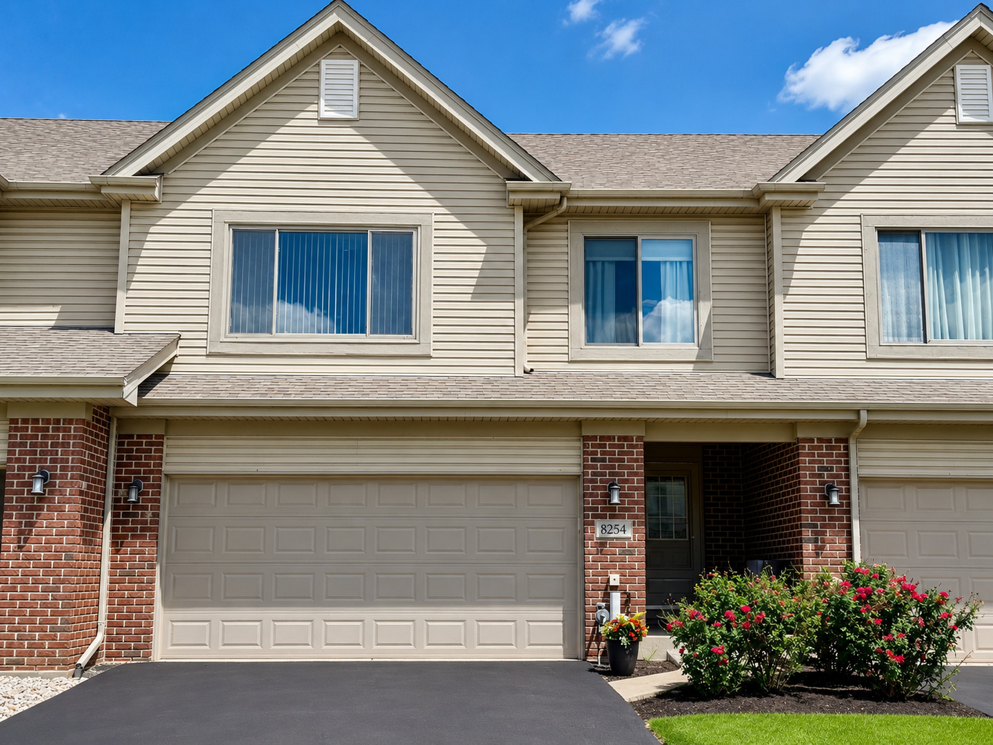 Photo of 8254 Auburn Lane, Frankfort, IL 60423