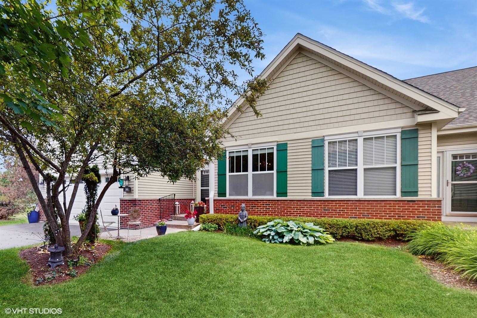 Photo of 301 W Eagle Court, Waukegan, IL 60087