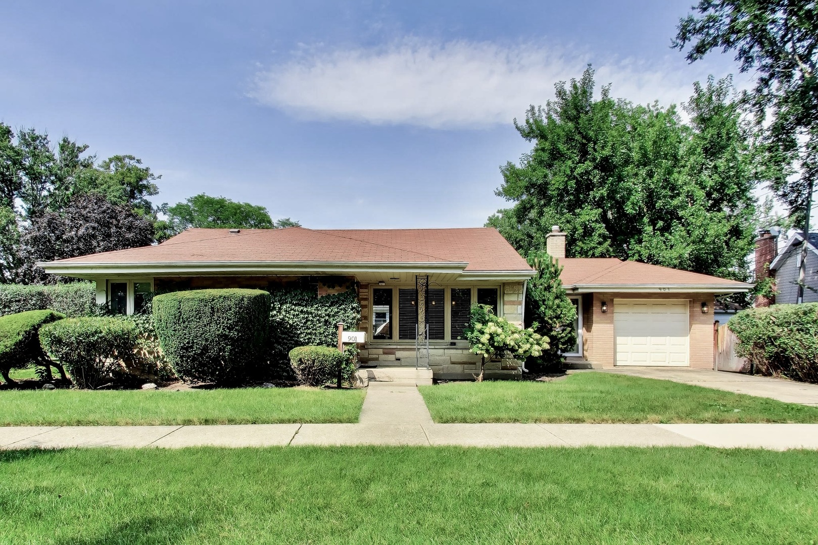 Photo of 901 Park Plaine Avenue, Park Ridge, IL 60068
