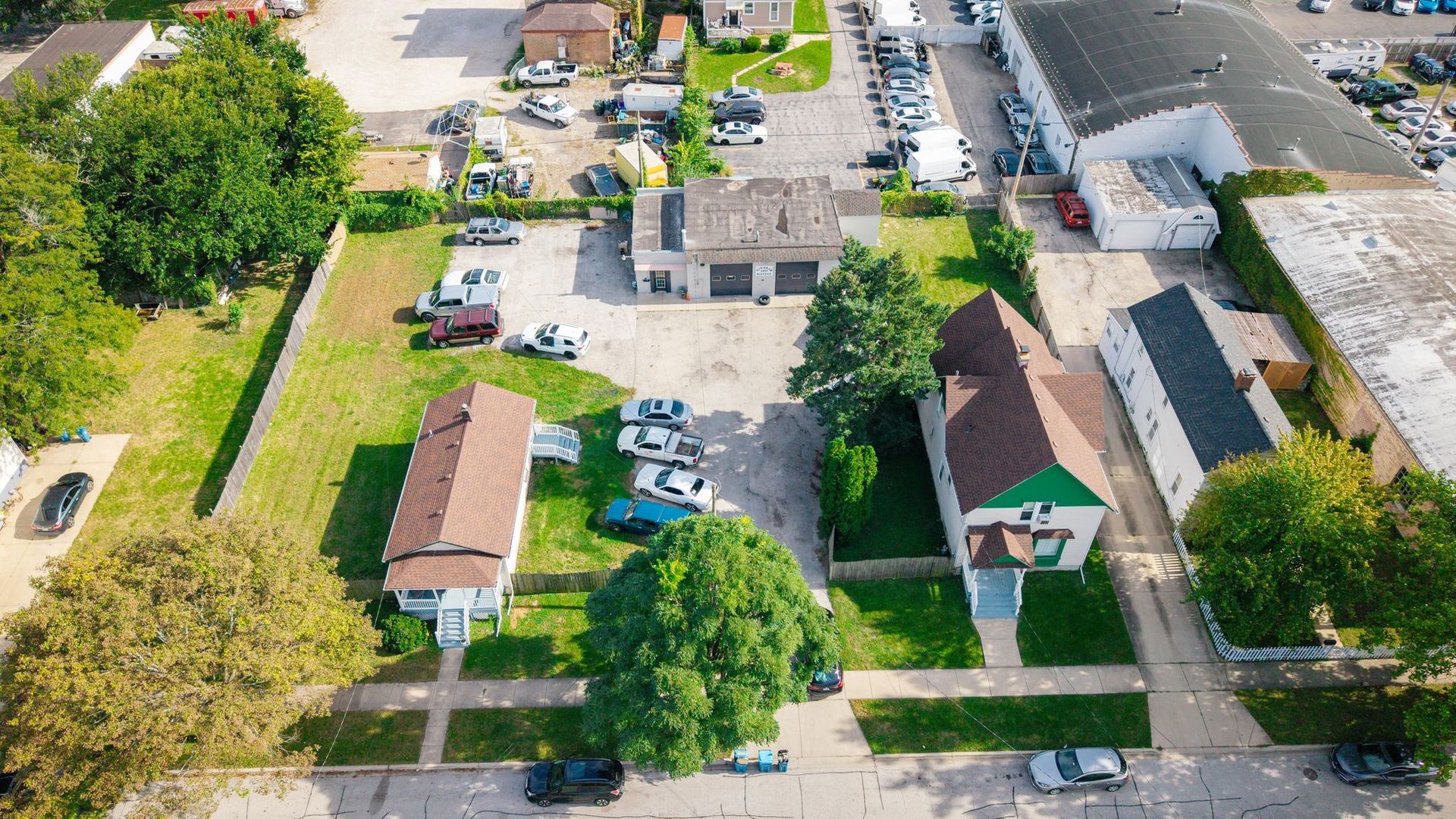 Photo of 162-172 Woodlawn Avenue, Aurora, IL 60506