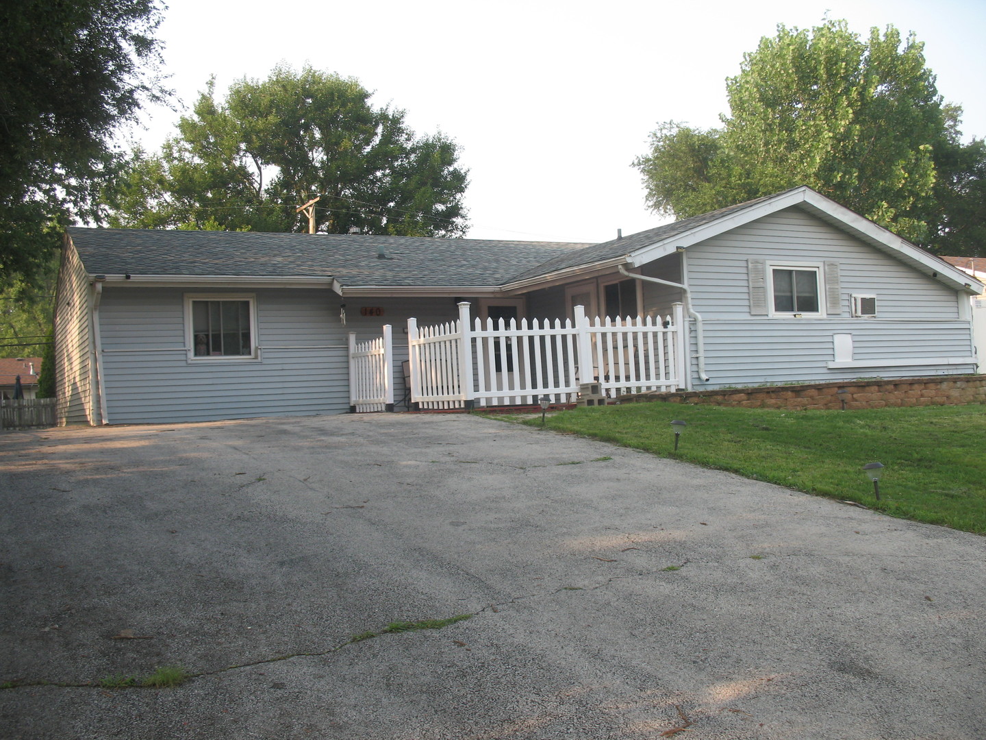 Photo of 140 Fairwood Drive, Bolingbrook, IL 60440